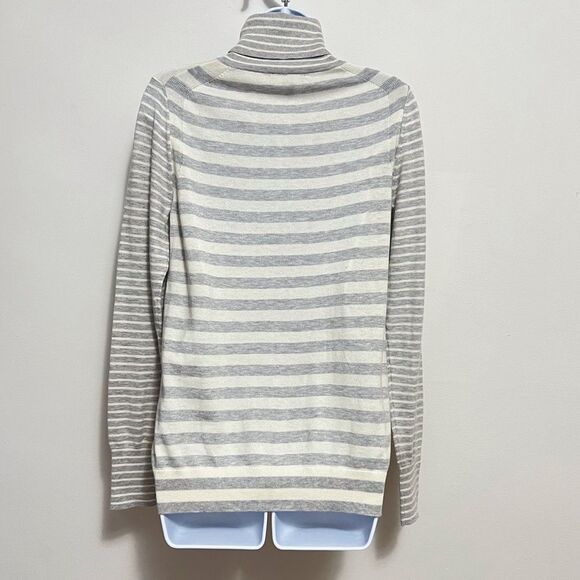 Banana Republic Gray Striped Cotton Cashmere Turtleneck Sweater Size Medium - Picture 4 of 6